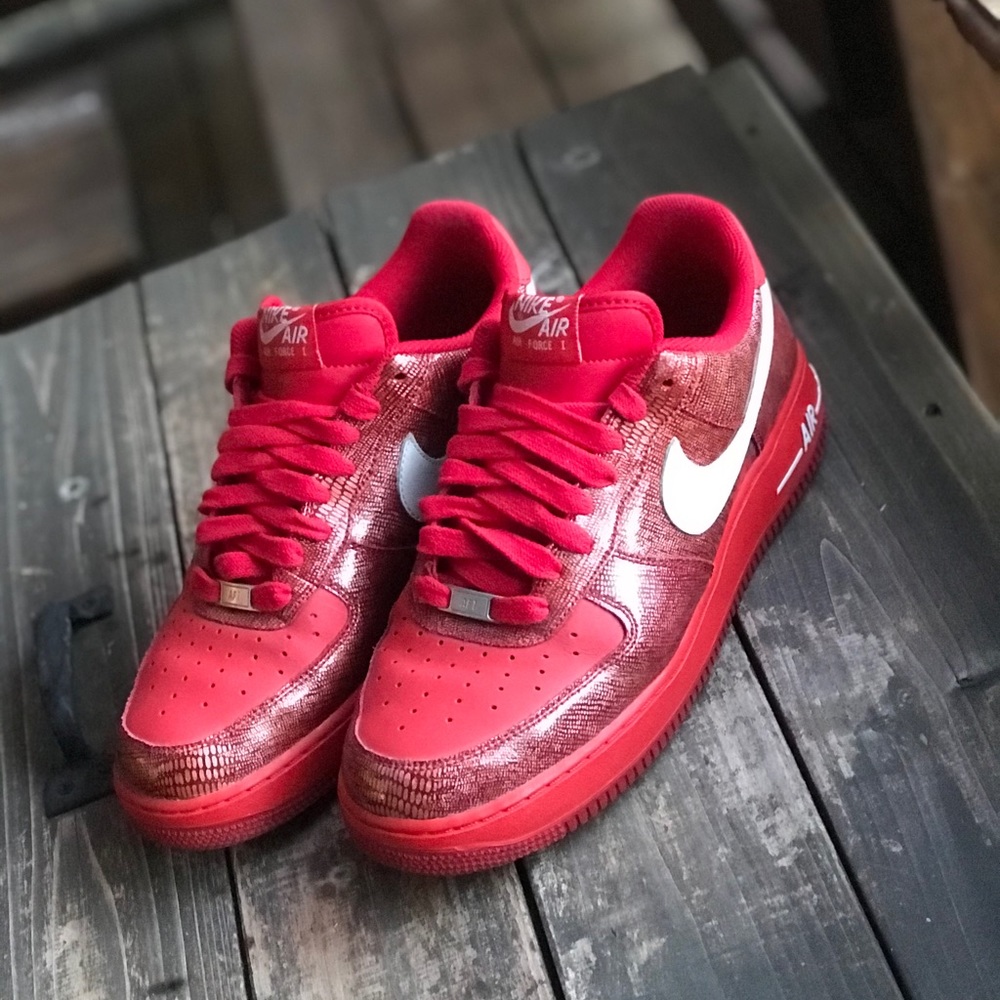 2009 RED WOMENS EXCLUSIVE AIR FORCE 1